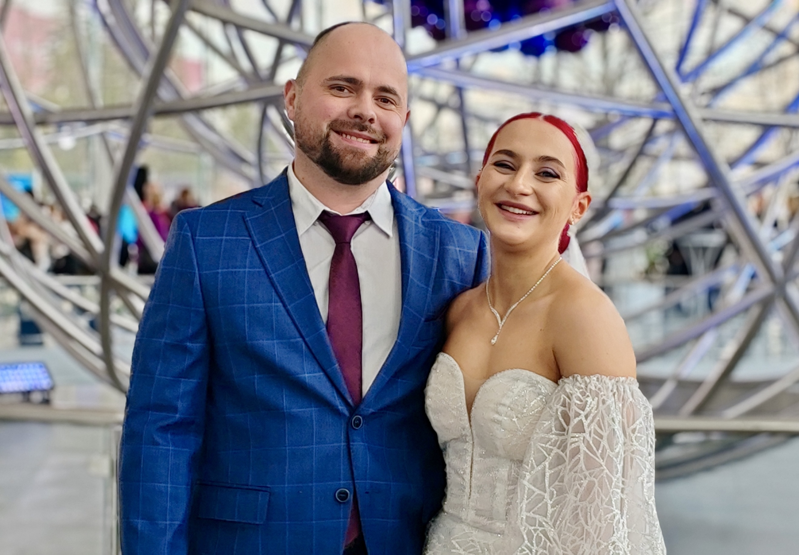 Пара из «АтомЭнергоСбыт» Мурманск сыграла свадьбу в павильоне «Атом» на ВДНХ