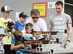 Молодёжная организация Белоярской АЭС подарила детям праздник с весёлыми стартами и тренировкой с лазерными винтовками