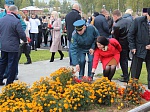 Смоленская АЭС: в День освобождения Смоленщины на Курган Славы с цветами пришли сотни жителей города атомщиков