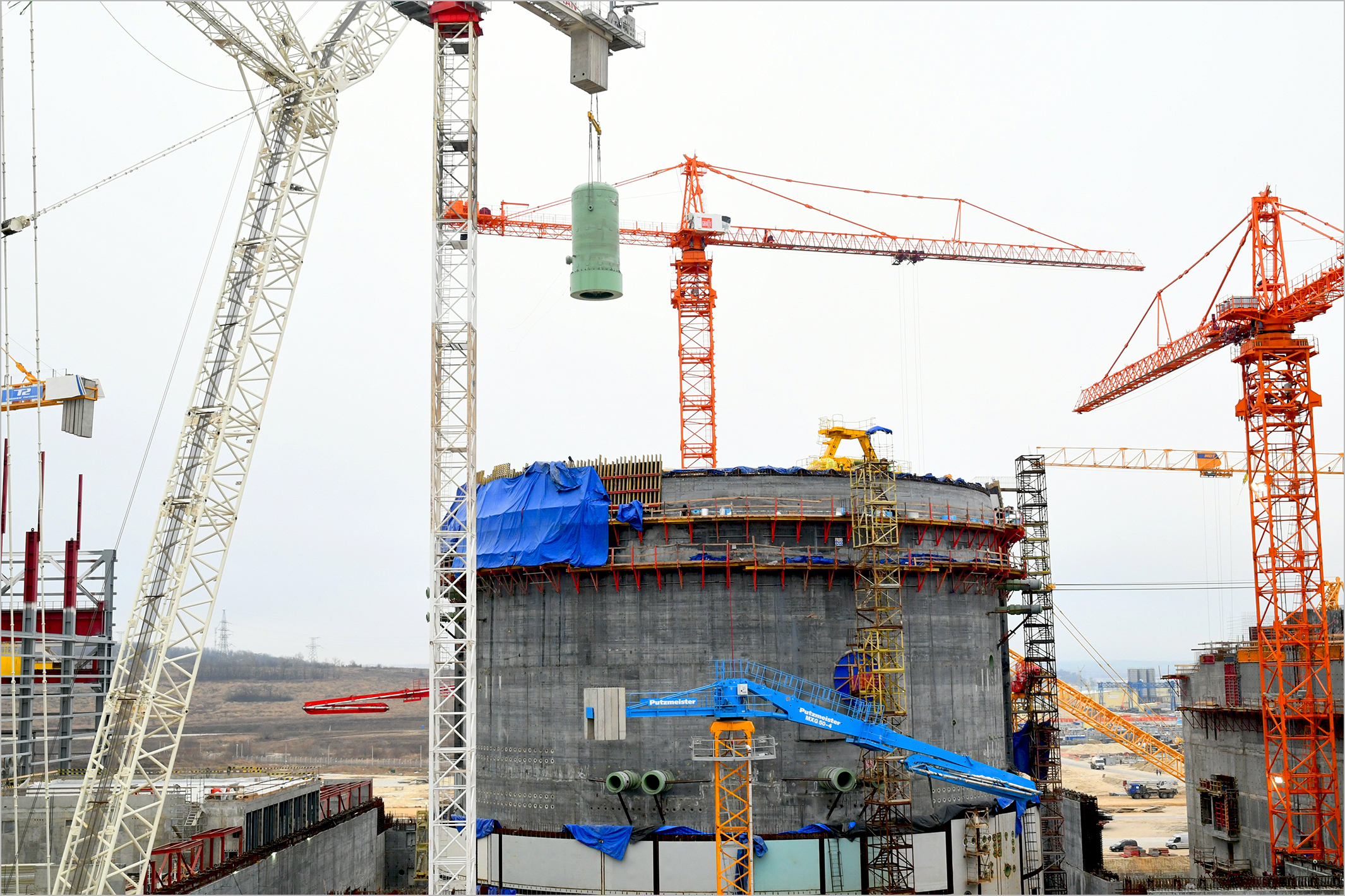 На энергоблоке №2 Курской АЭС-2 смонтированы гидроемкости второй ступени системы пассивной защиты реактора
