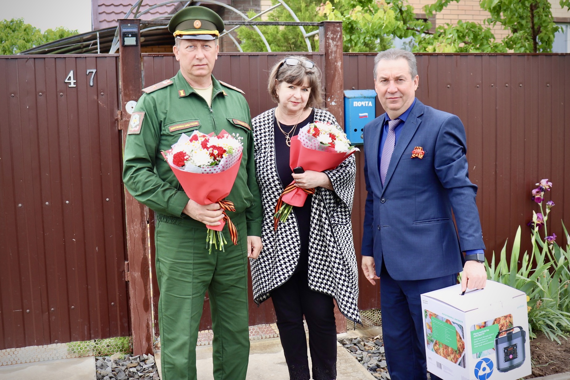 Сотрудники Волгодонского филиала «Атомэнергоремонта» поздравили ветеранов с Днём Победы