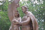 Белоярская АЭС подарила горожанам памятник Петру и Февронии