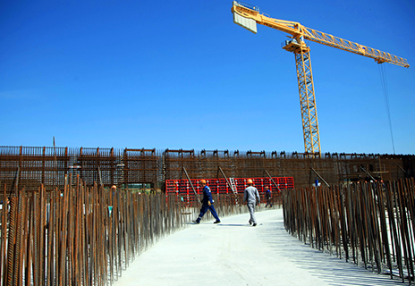 На площадке сооружения Курской АЭС-2 специалисты завершили бетонирование фундаментной плиты реакторного здания энергоблока №1