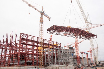 На Курской АЭС-2 начали монтаж кровли здания турбины первого энергоблока