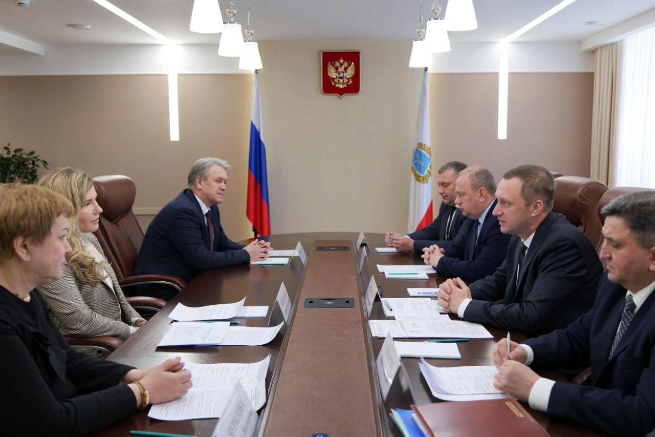 Состоялась рабочая встреча губернатора Саратовской области Романа Бусаргина с представителями Росатома