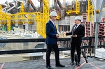 Мэр Москвы Сергей Собянин и глава Росатома Алексей Лихачев осмотрели строящийся на ВДНХ павильон, посвященный атомной энергии