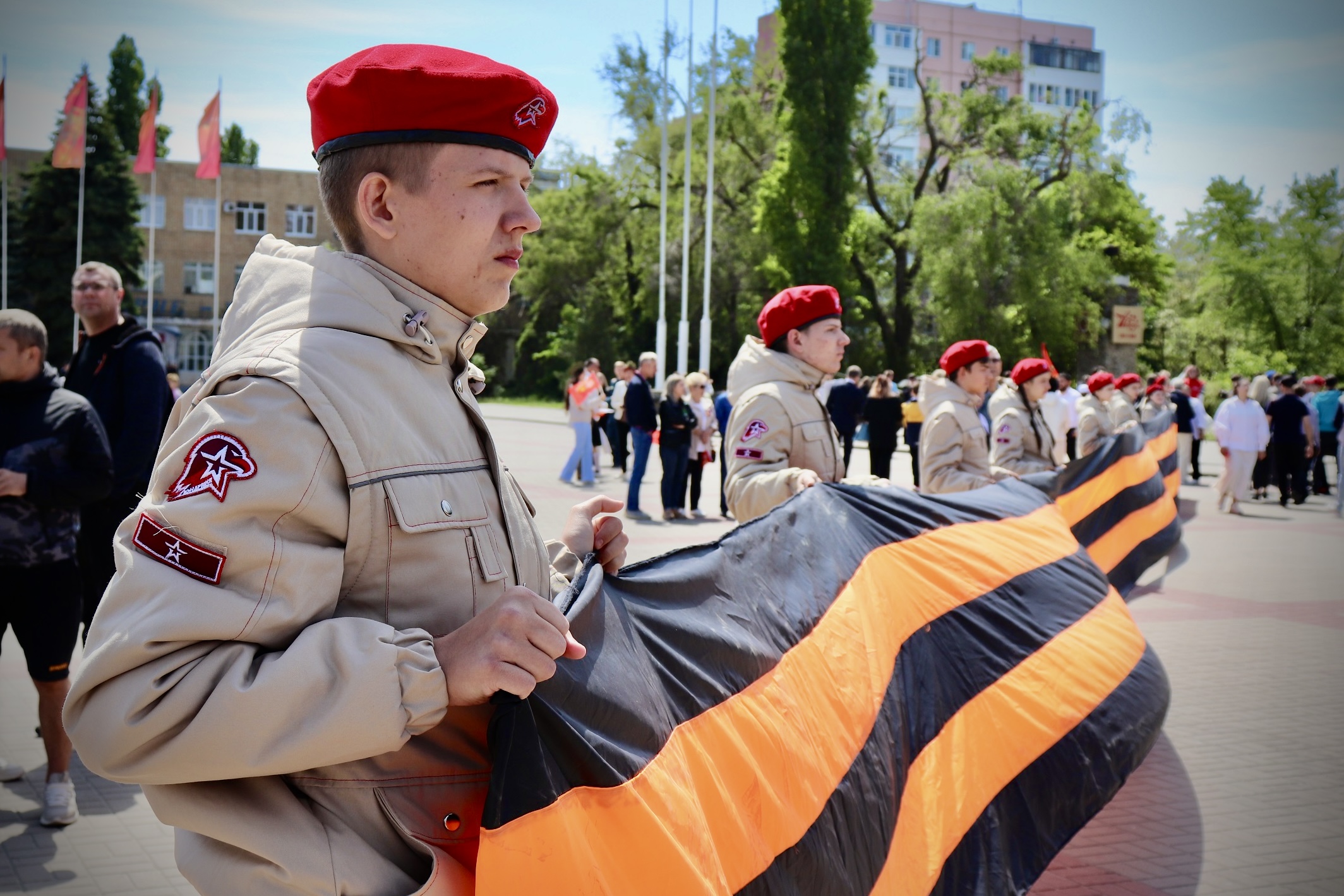 Работники Волгодонского филиала «Атомэнергоремонта» встретили 9 мая на площади Победы