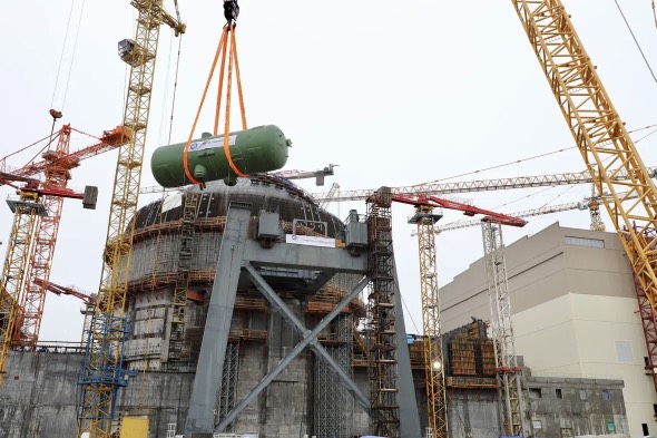 На строящемся энергоблоке №2 Курской АЭС-2 в проектное положение установили все четыре парогенератора