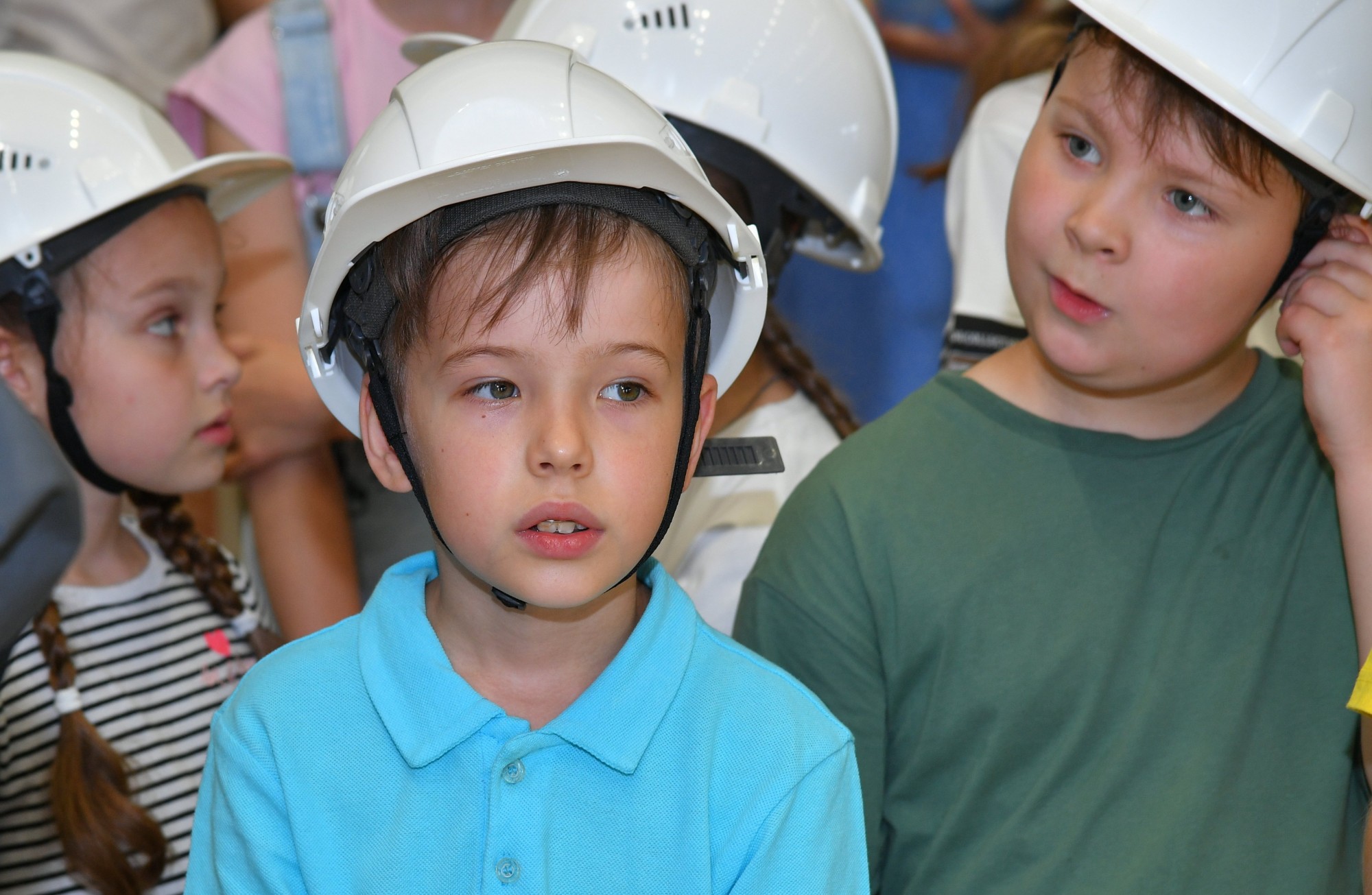 Более 700 детей сотрудников Ростовской АЭС приняли участие в проекте «Папина и мамина работа»