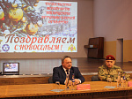 Директор Ленинградской АЭС вручил военным ключи от 23 квартир 