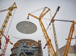 На втором энергоблоке Курской АЭС-2 завершены работы по установке в проектное положение купольной части наружной защитной оболочки (НЗО)