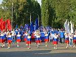 Молодые работники Балаковской АЭС пронесли 50-метровый флаг России по улицам Балакова 