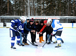 Сборная Белоярской АЭС по хоккею выиграла первый матч Ночной хоккейной лиги на открытом льду 