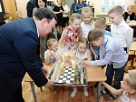 Белоярская АЭС подарила детскому саду интерактивную шахматную доску