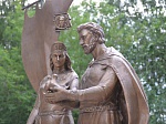 Белоярская АЭС подарила горожанам памятник Петру и Февронии