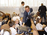 Ленинградская АЭС подарила школьникам города Сосновый Бор 1000 рюкзаков, 150 футбольных мячей и спортивную форму